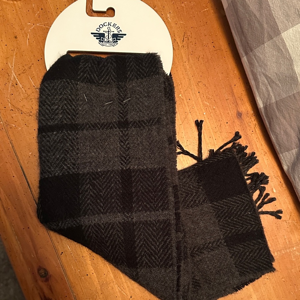 Dockers Men's Scarf in Black and Dark Gray